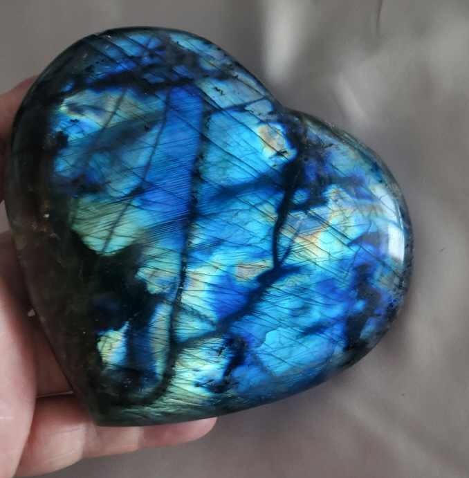 빛좋은 라브라도라이트 큰하트형