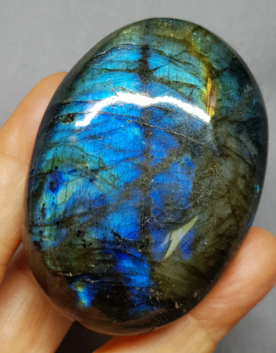 색감 좋은 라브라도라이트원석