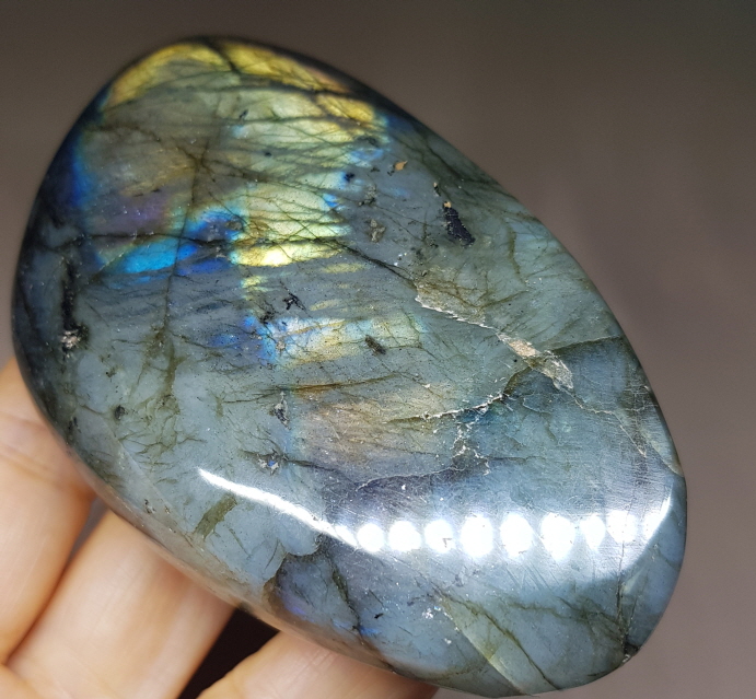 라브라도라이트 원석