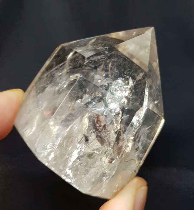 색감 연한무지개 황수정