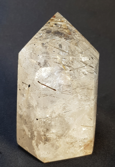 투르말리네이티드 육각주