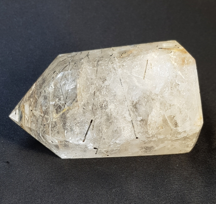 투르말리네이티드 육각주