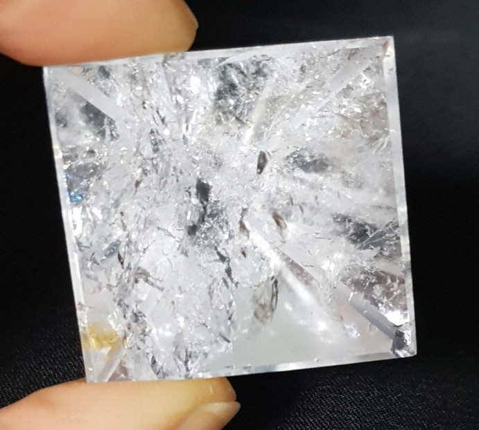 백수정피라미드형